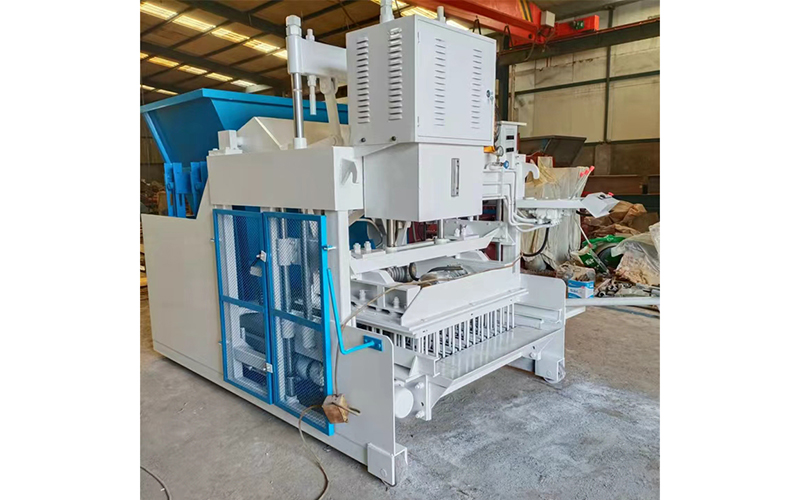 mobile concrete block machine.jpg